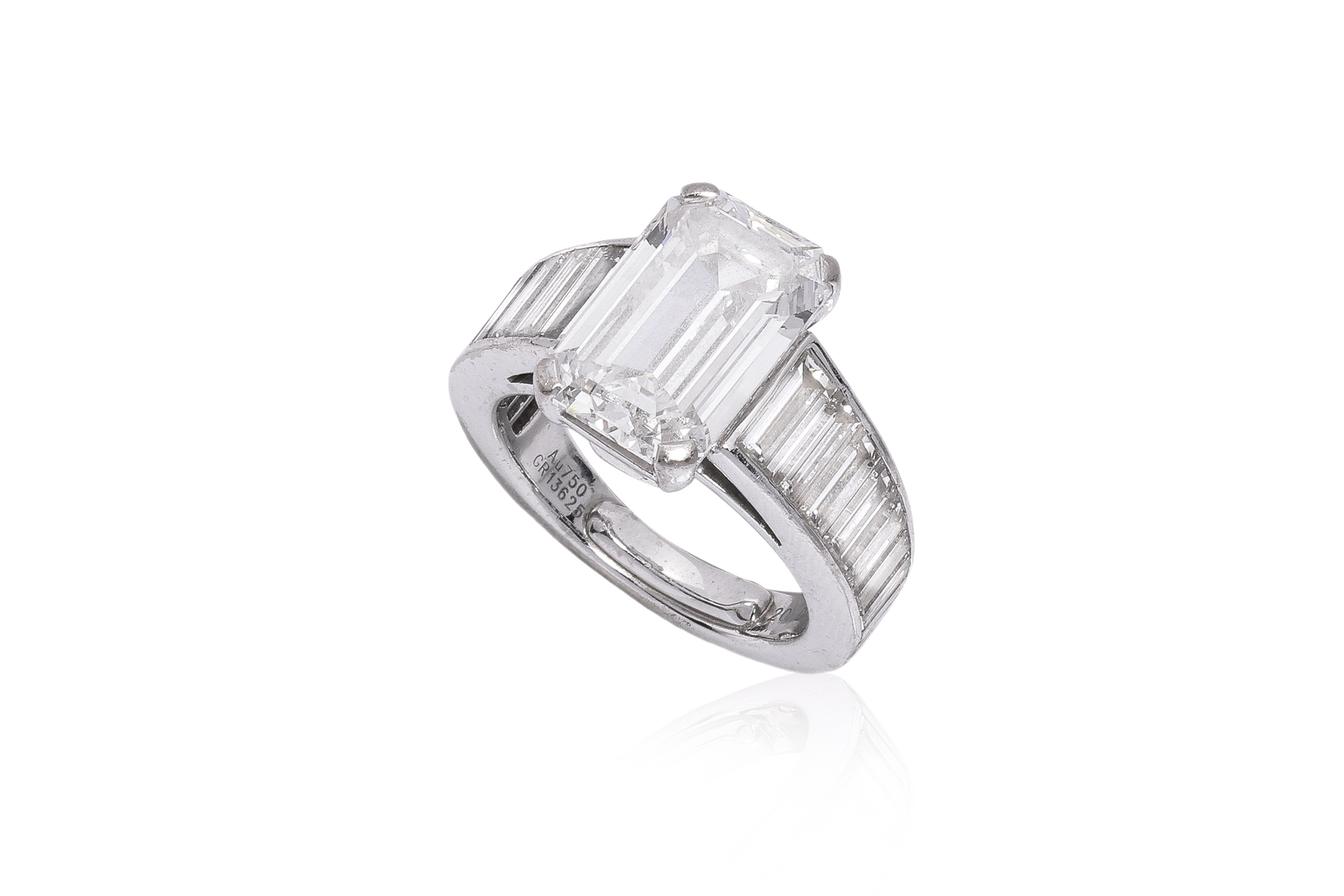 [NY] A 5.20 CARAT EMERALD CUT DIAMOND RING BY GRAFF