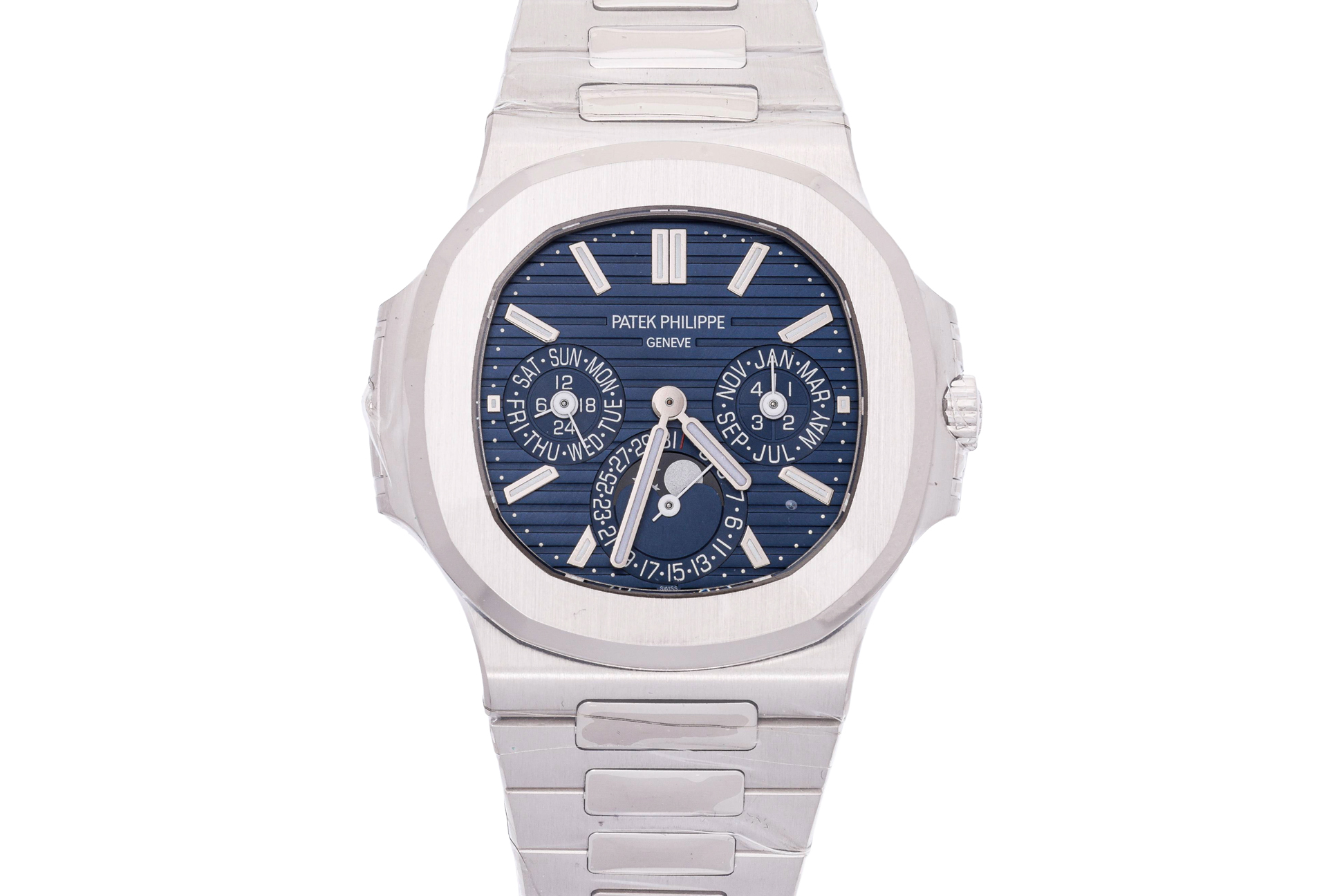 PATEK PHILIPPE - AN 18K WHITE GOLD 'NAUTILUS' PERPETUAL CALENDAR WRISTWATCH
