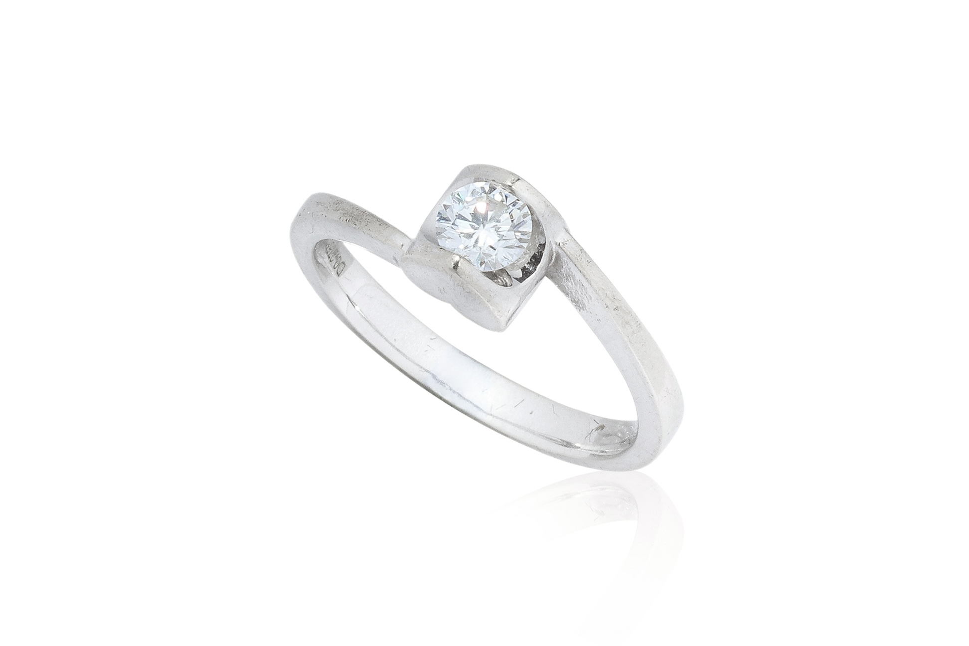 DIAMOND SOLITAIRE RING