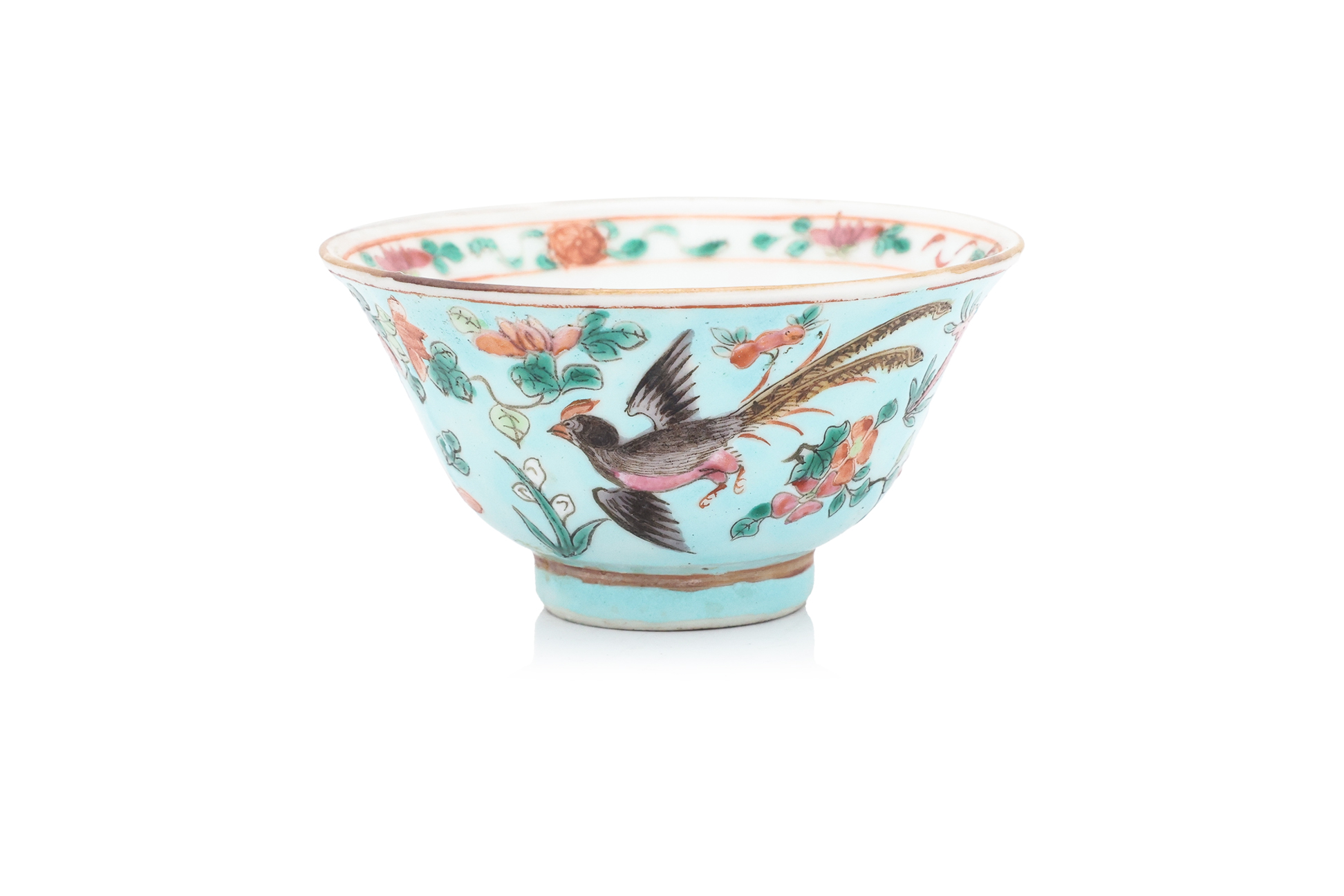 A BLUE-GROUND FAMILLE ROSE PORCELAIN TEA BOWL