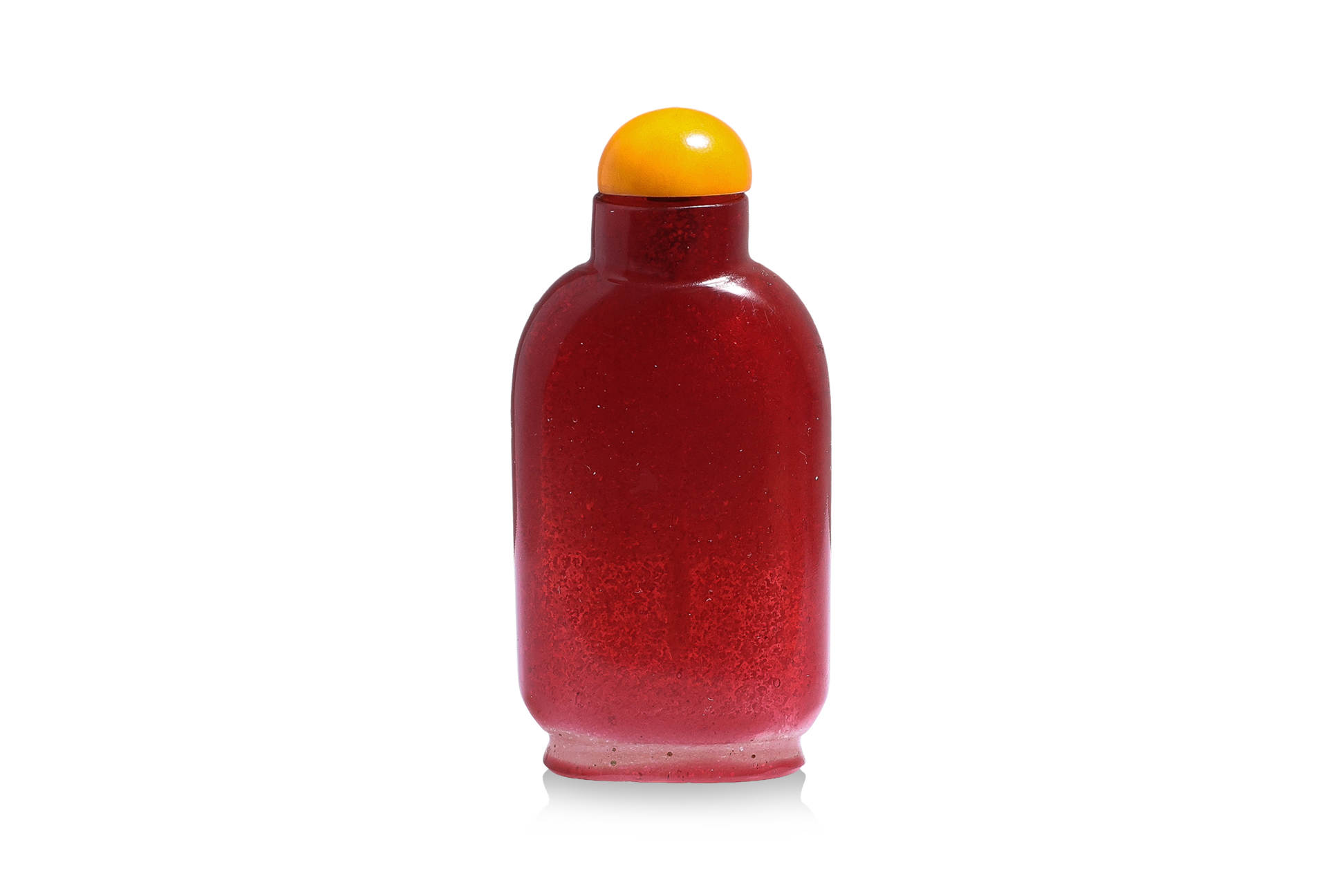 A RED OVERLAY AND SPECKLED CLEAR GLASS SNUFF BOTTLE