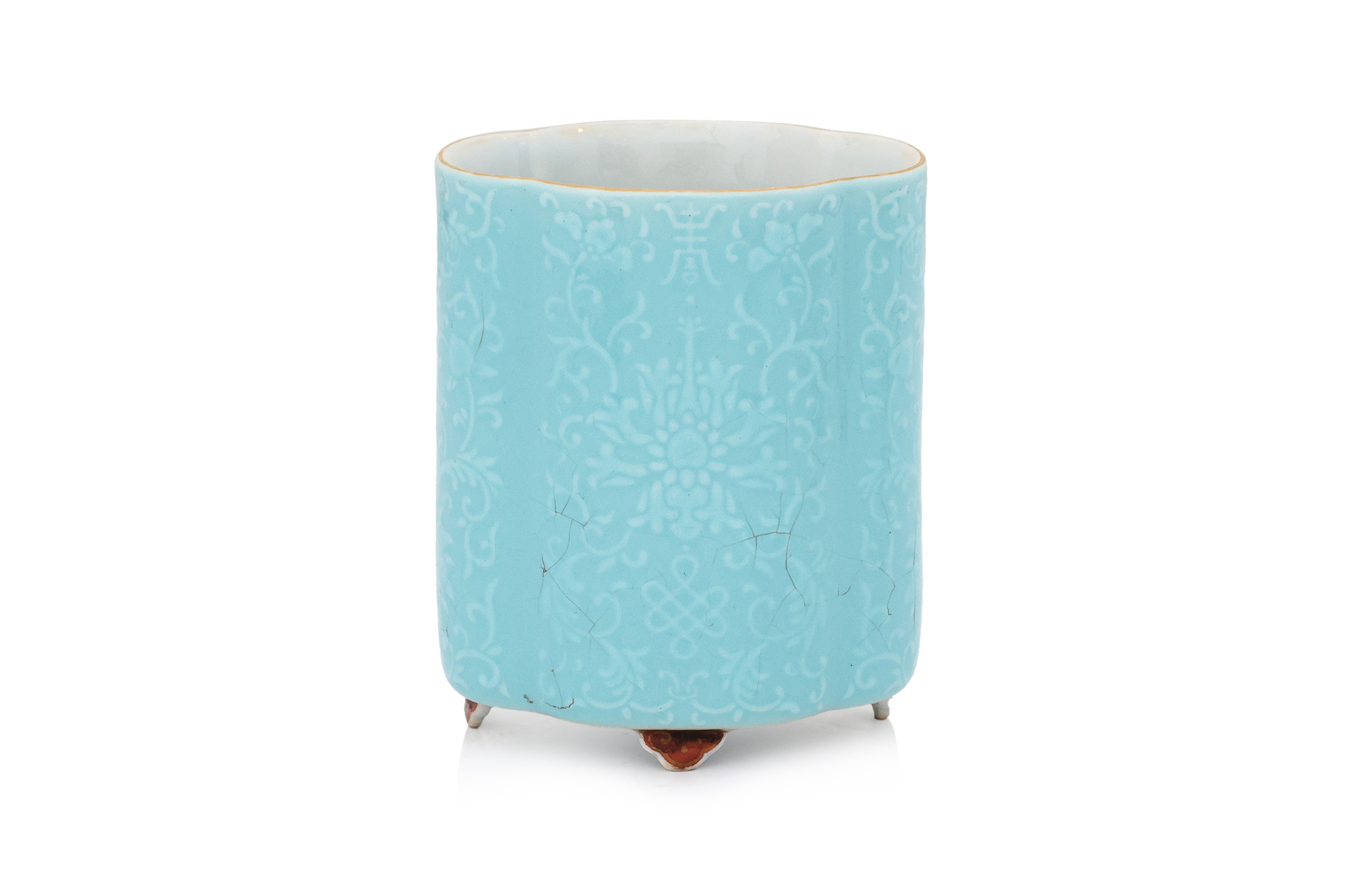 A TURQUOISE-GLAZED QUATREFOIL-SHAPED PORCELAIN BRUSH HOLDER WITH SGRAFFITO DECORATION