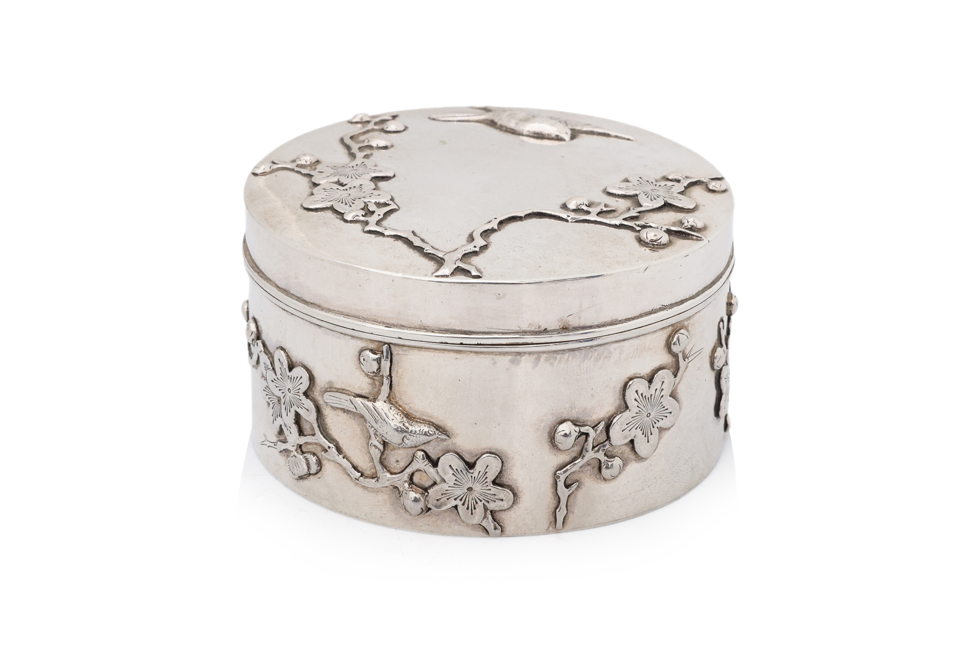 A CHINESE EXPORT CIRCULAR SILVER BOX