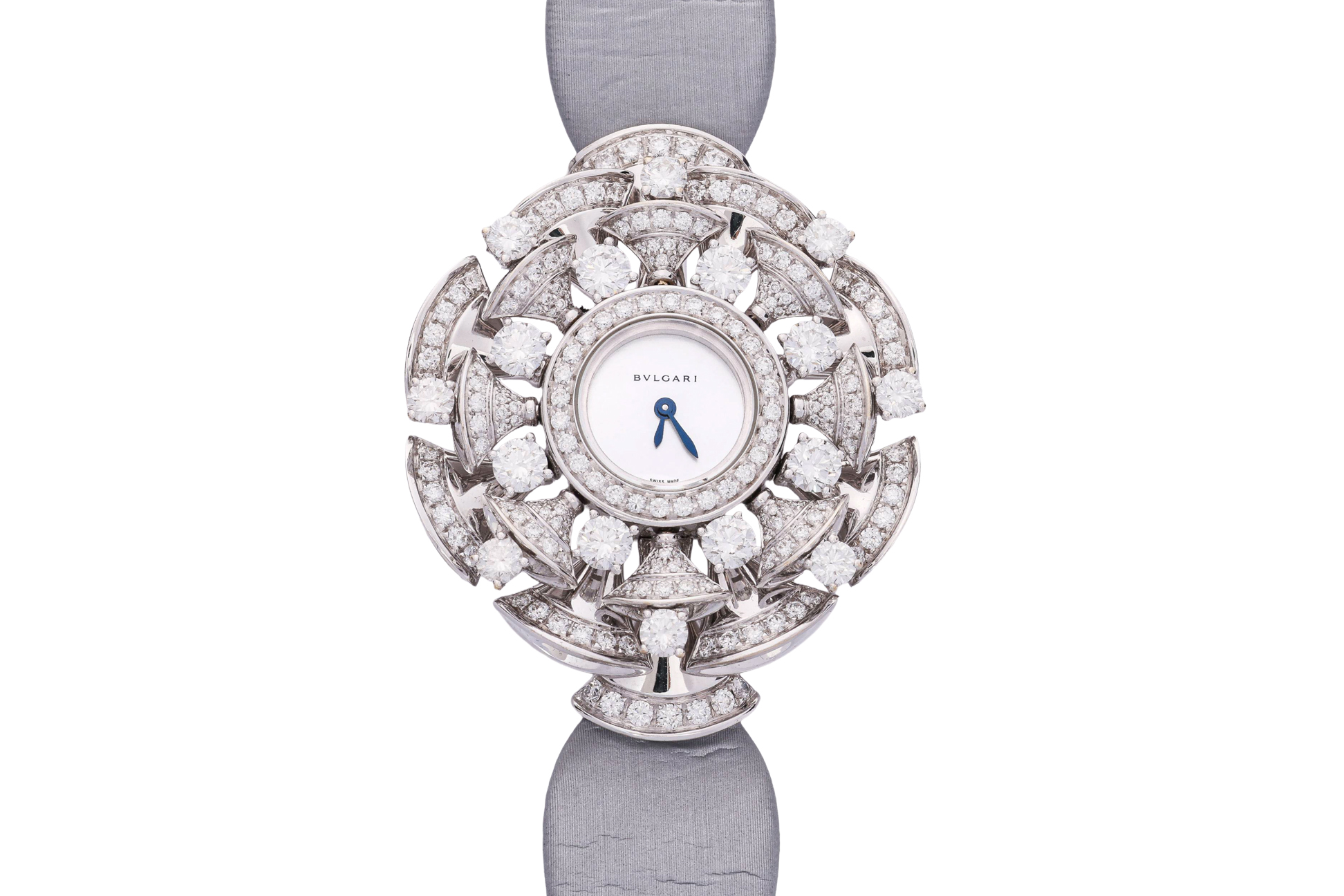 BULGARI - 18K WHITE GOLD AND DIAMOND 'DIVA'S DREAM' LADIES WATCH.