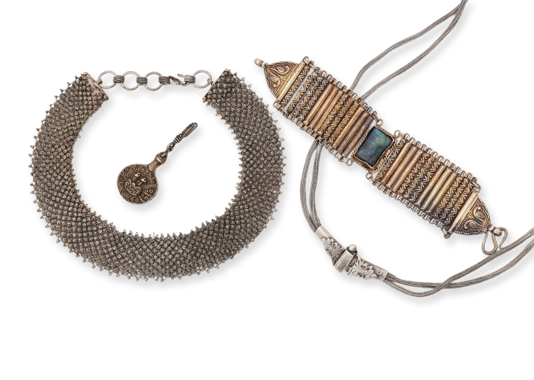 FOUR PIECES OF SILVER JEWELLERY