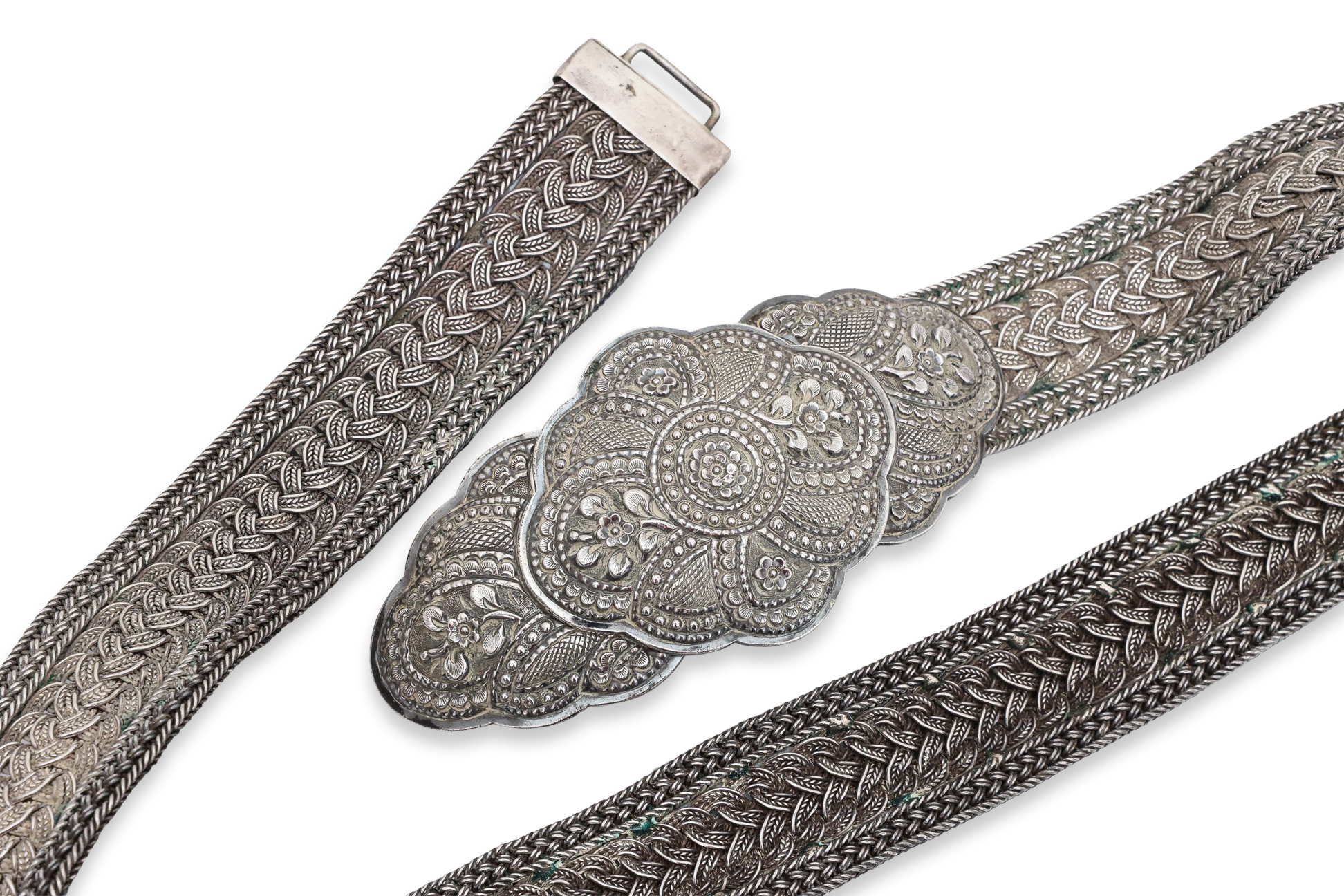 A SILVER BELT WITH FLORAL BUCKLE