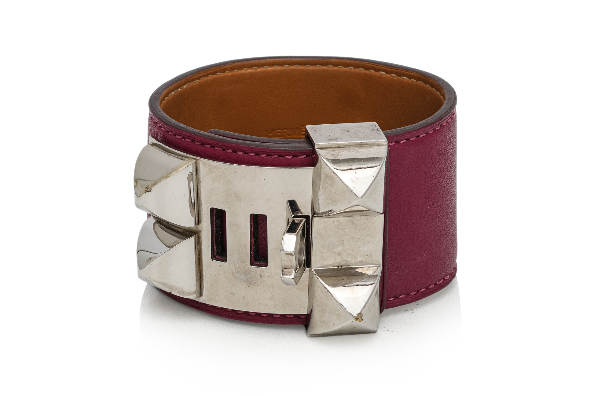HERMÈS - A PURPLE LEATHER 'COLLIER DE CHIEN' BRACELET
