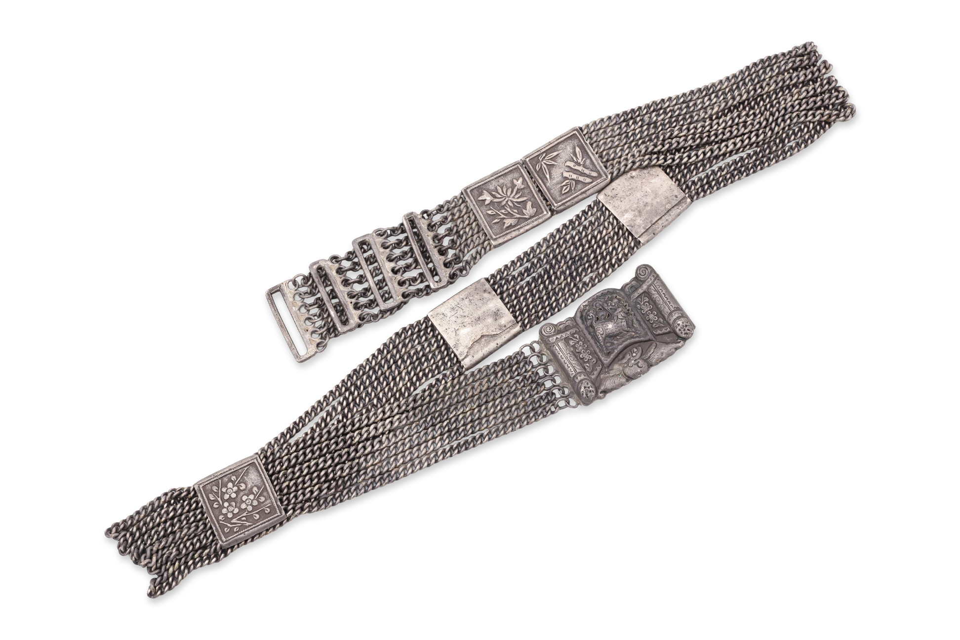 A PANELLED SILVER BELT WITH QILIN BUCKLE