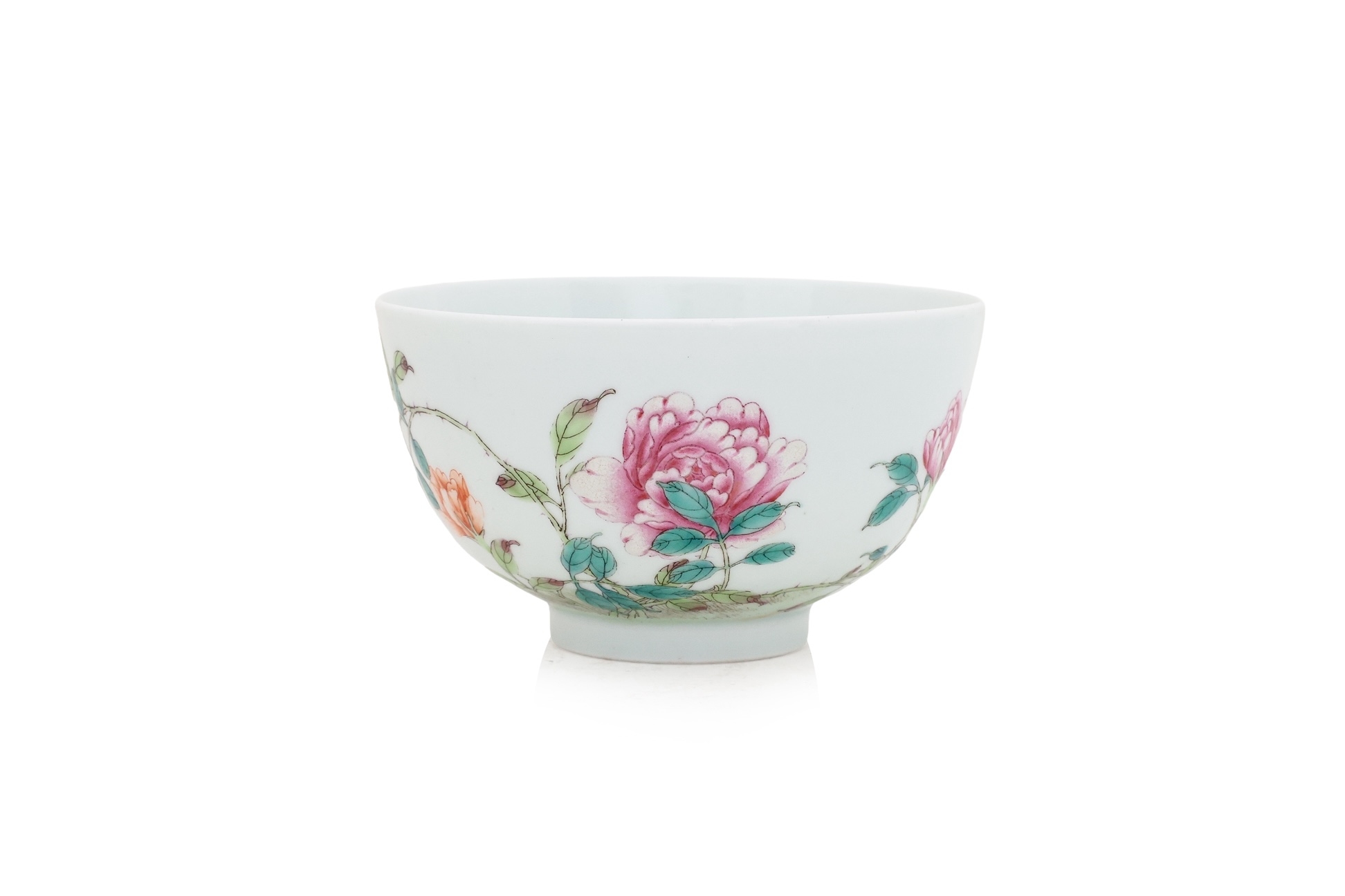 A FAMILE ROSE PORCELAIN BOWL