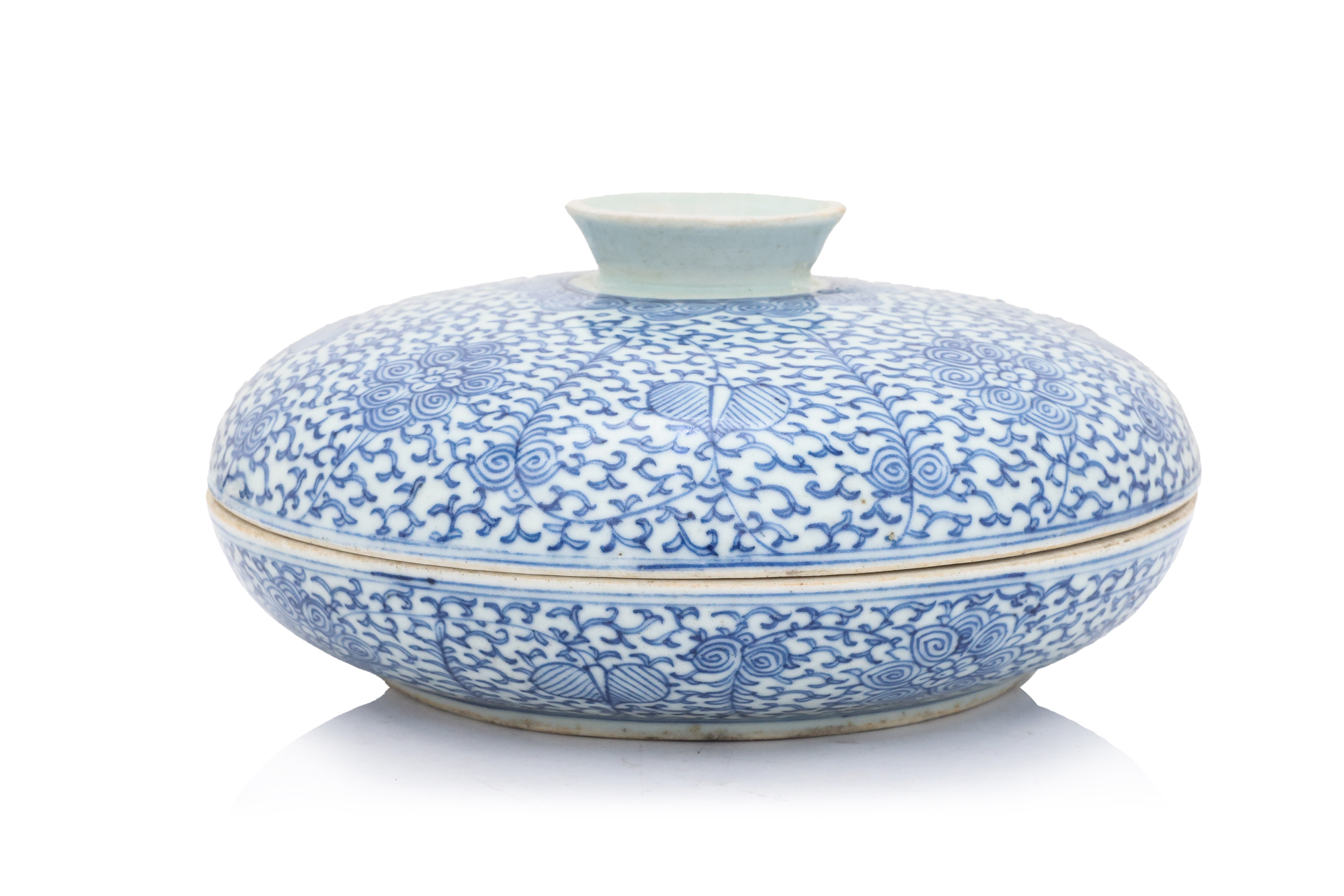 A BLUE AND WHITE PORCELAIN  'KWA'CHEE' MELON SEED BOX