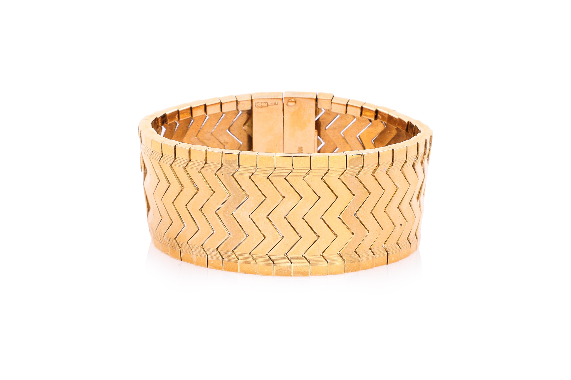 A CHINESE ARTICULATED GOLD BRACELET BY TIN SING
