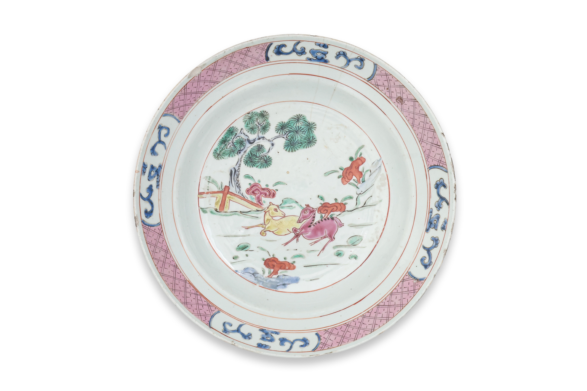 A FAMILLE ROSE DEER DECORATED DISH