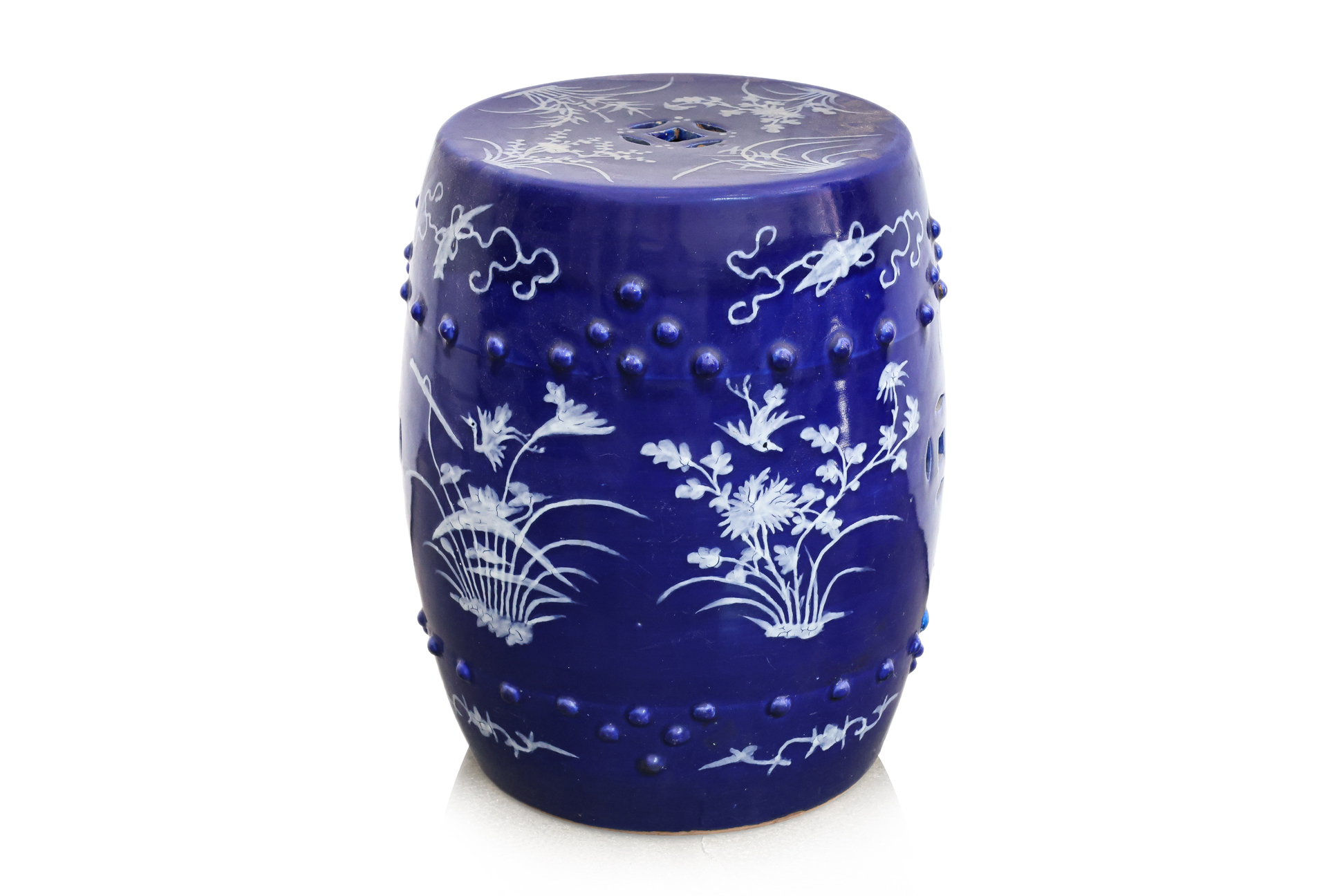 A BLUE AND WHITE SLIP DECORATED PORCELAIN BARREL STOOL, CIRCA LATE 19TH/EARLY 20TH CENTURY