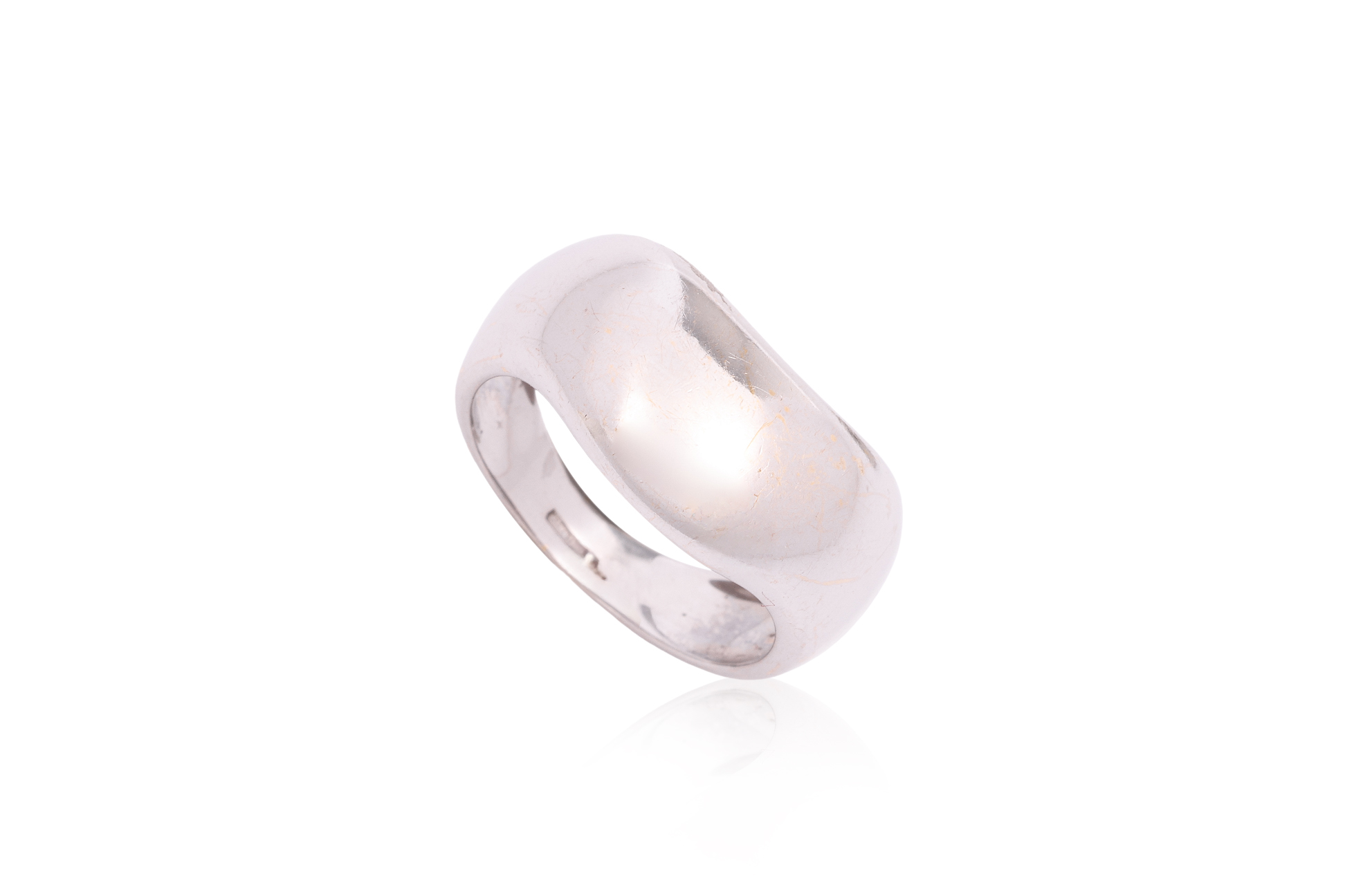 A 'U' SHAPED BAND RING