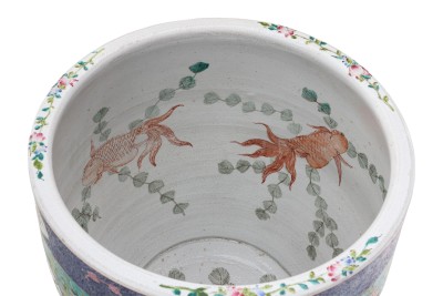 LOT 87 - A LARGE TURQUOISE GROUND FAMILLE ROSE PORCELAIN FISH BOWL 3.jpg