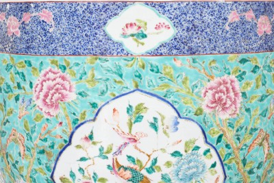 LOT 87 - A LARGE TURQUOISE GROUND FAMILLE ROSE PORCELAIN FISH BOWL 2.jpg