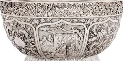 LOT 56  A FINE AND LARGE CHINESE EXPORT SILVER BOWL 2.jpg