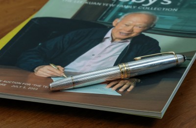 LOT 51 A MONTBLANC MEISTERSTUCK NO. 146 FOUNTAIN PEN BELONGING TO LEE KUAN YEW _3_.JPG