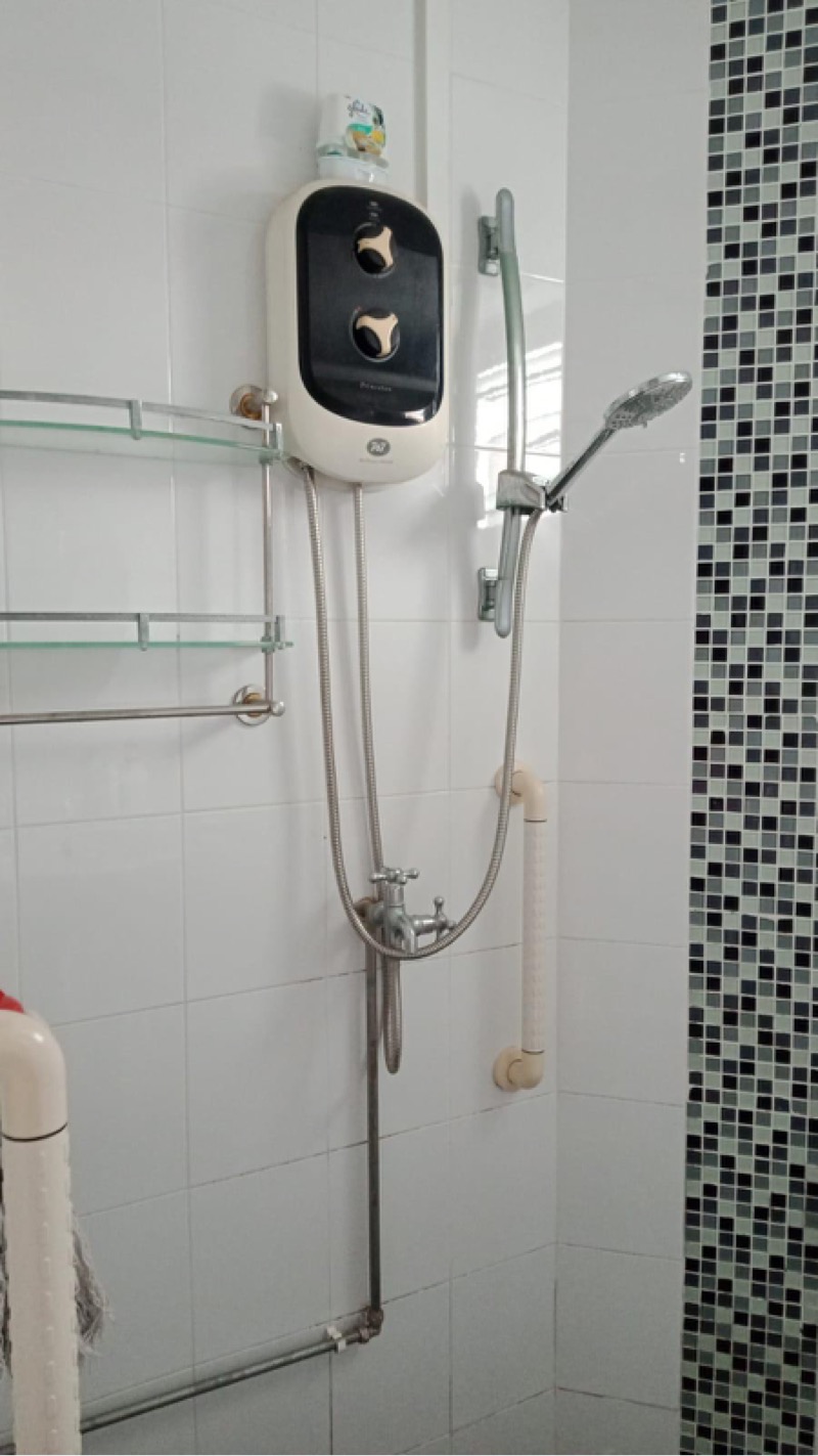 251 Jurong East Street 24 HDB Apartment Room Rental, $1,000, 1 Bed 1 Bath  107 sqft $9.35 psf