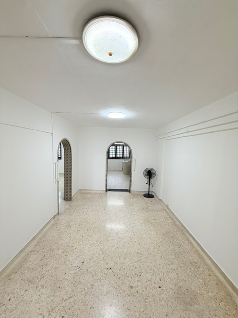 605 Ang Mo Kio Avenue 5 HDB Apartment For Sale, $450,000, 2 Bed 2 Bath 721  sqft $624.00 psf