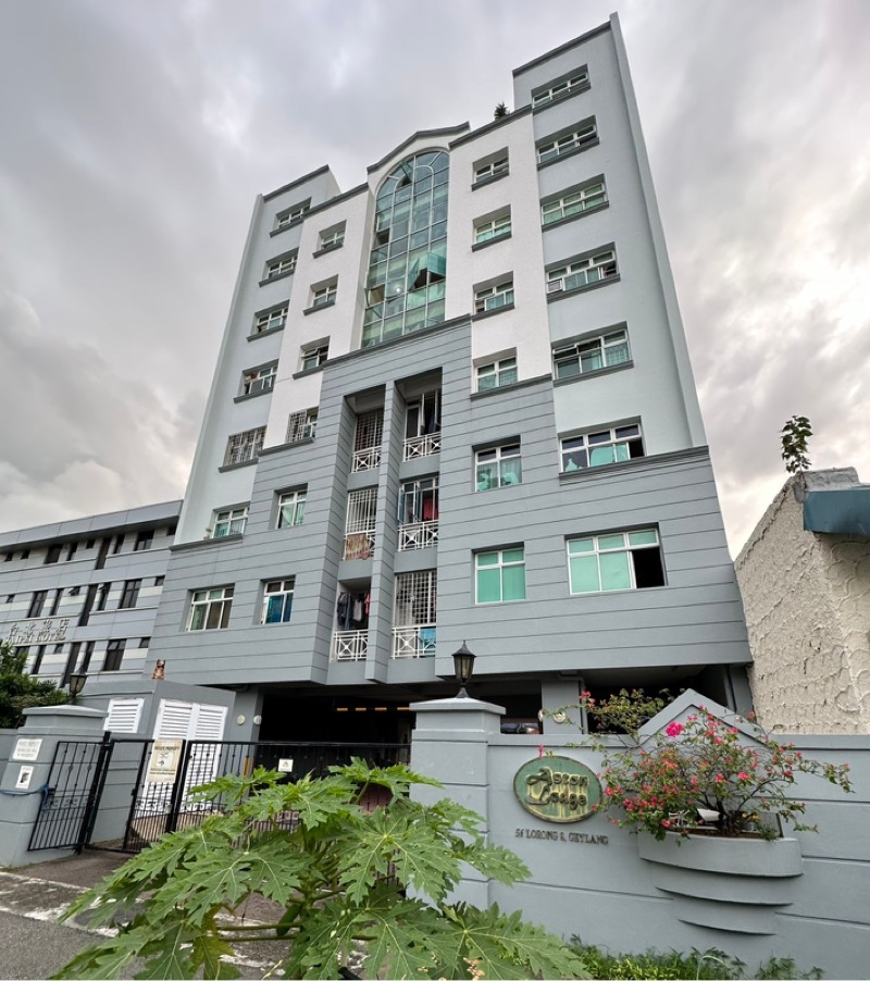 Aston Lodge Apartment For Sale, 999,999, 3 Bed 2 Bath 979 sqft 1,021.