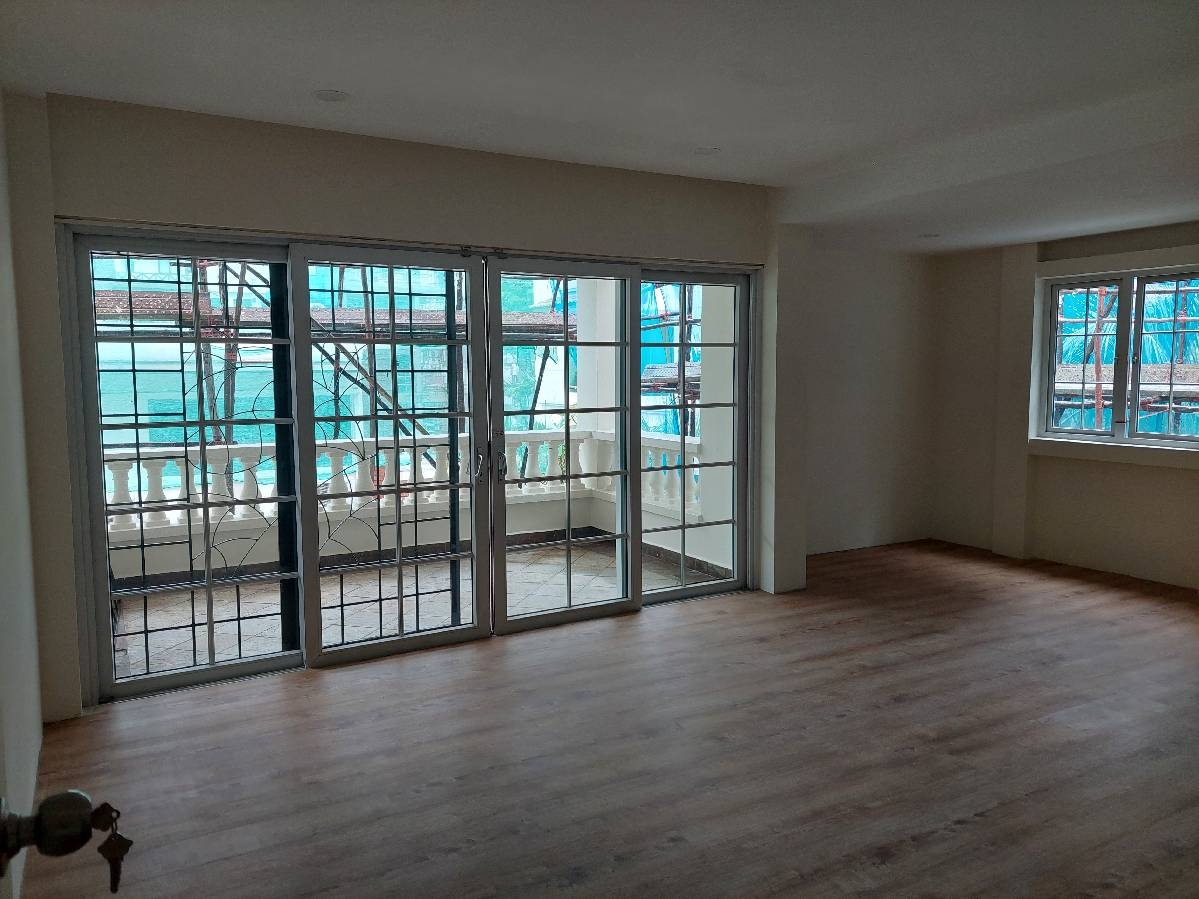 Buckley Rd Detached House For Rent, 19,000, 4 Bed 5 Bath 5,000 sqft 3