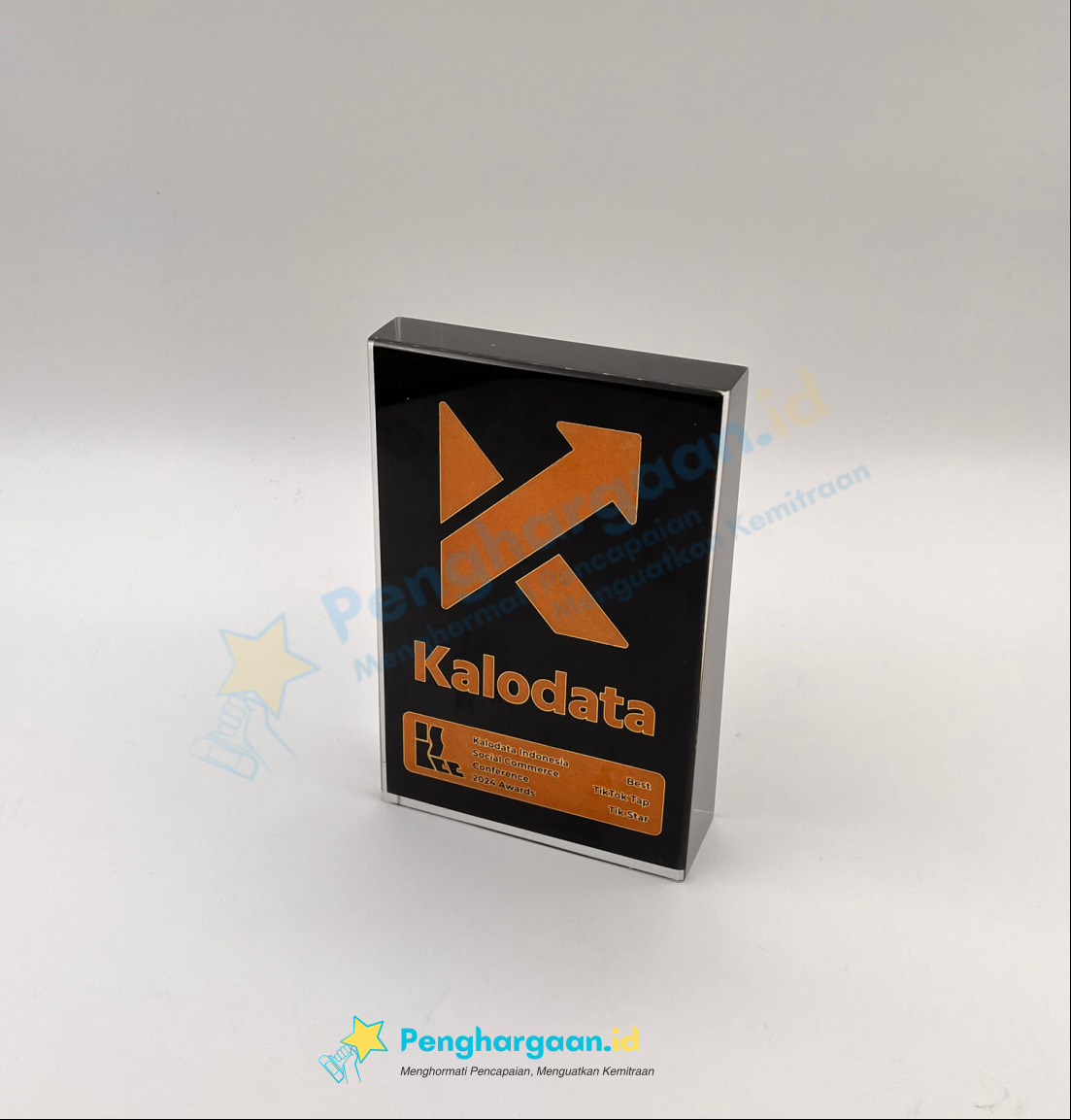 plakat penghargaan conference 2024 awards kalodata