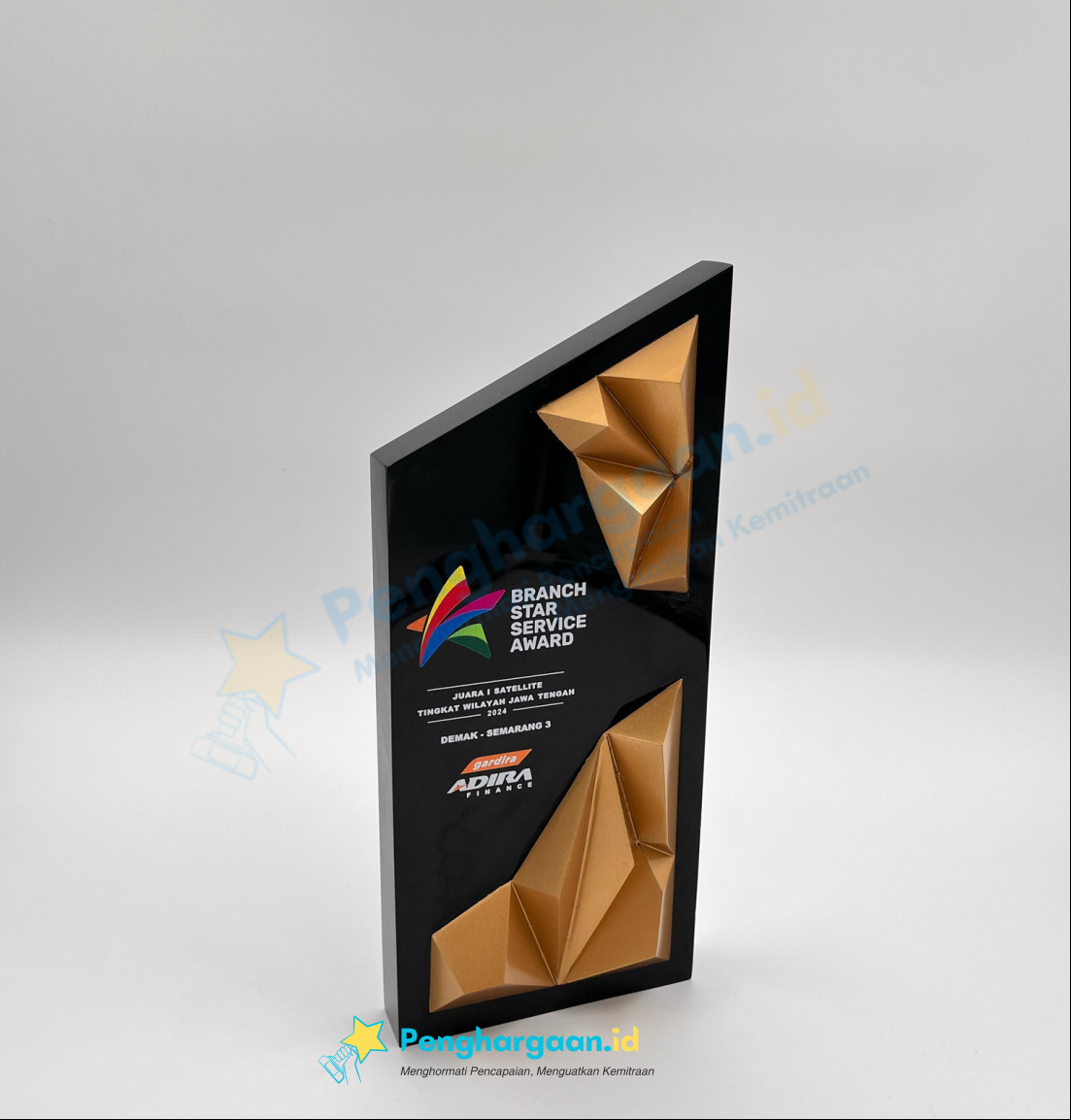 plakat penghargaan prism of triumph