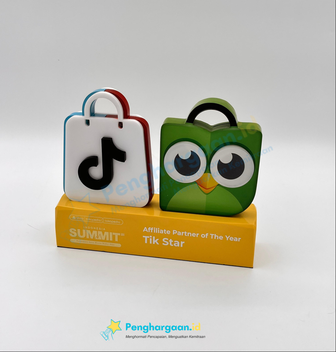 plakat penghargaan tiktok submit affiliate of the year