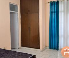 ROOM AVAILABLE IN 3BHK FLAT FOR BOYS SECTOR 43