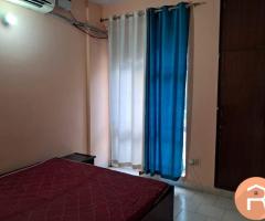 ROOM AVAILABLE IN 3BHK FLAT FOR BOYS SECTOR 43
