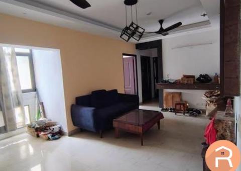 Semi Furnished Room for Rent in 3BHK Sector 78, Noida