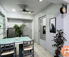 Fully Furnished 3BHK located in Lokhandwala Market, Andheri