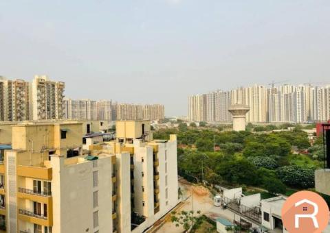 Fully Furnished 1BHK Flat in NX One Near Gaur City Mall