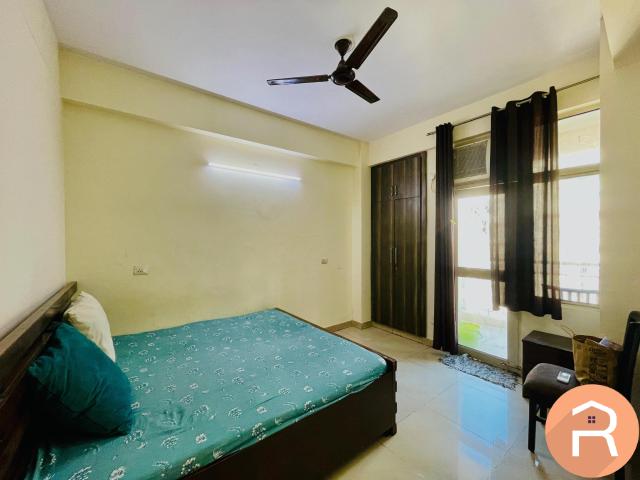 Room Available in 3BHK Flat at AIG Park Avenue, Gaur City