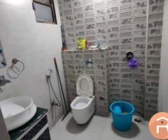 Room Available in Pre-Occupied Flat at Sushant Lok Phase 2, Sector 57 - 5