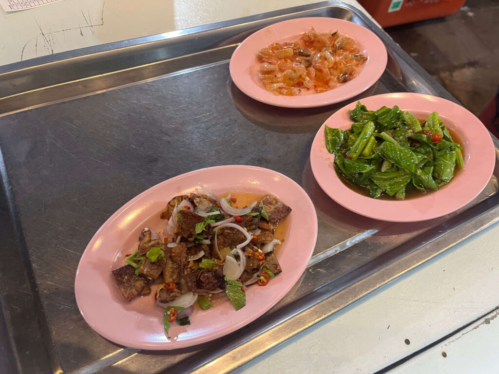 ข้าวต้มกุ๊ย ชาวเล อร่อยเด็ดกับอาหารทะเลสดใหม่ ราคาไม่แพง ในปัตตานี