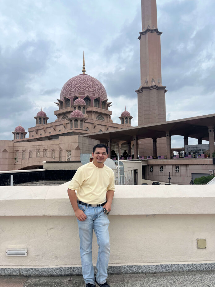 มัสยิดสีชมพู Putrajaya Mosque มนต์เสน่ห์แห่งมาเลเซีย ที่ใครๆ ก็ต้องหลงรัก