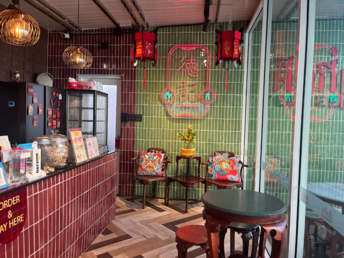 ร้านคาเฟ่ เต็กกี่ ปัตตานี สัมผัสประวัติศาสตร์แพปลาแรก ในบรรยากาศจีนโบราณ