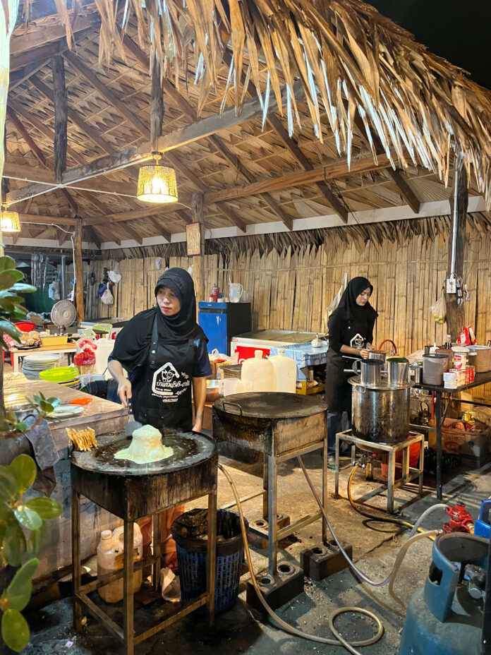 โรตีบ้านสวน จะนะ: พิกัดเด็ดก่อนเข้าหาดใหญ่ อร่อยคุ้ม ให้เยอะแบบไม่หวงเครื่อง ที่เดียวจบทั้งคาวและหวาน