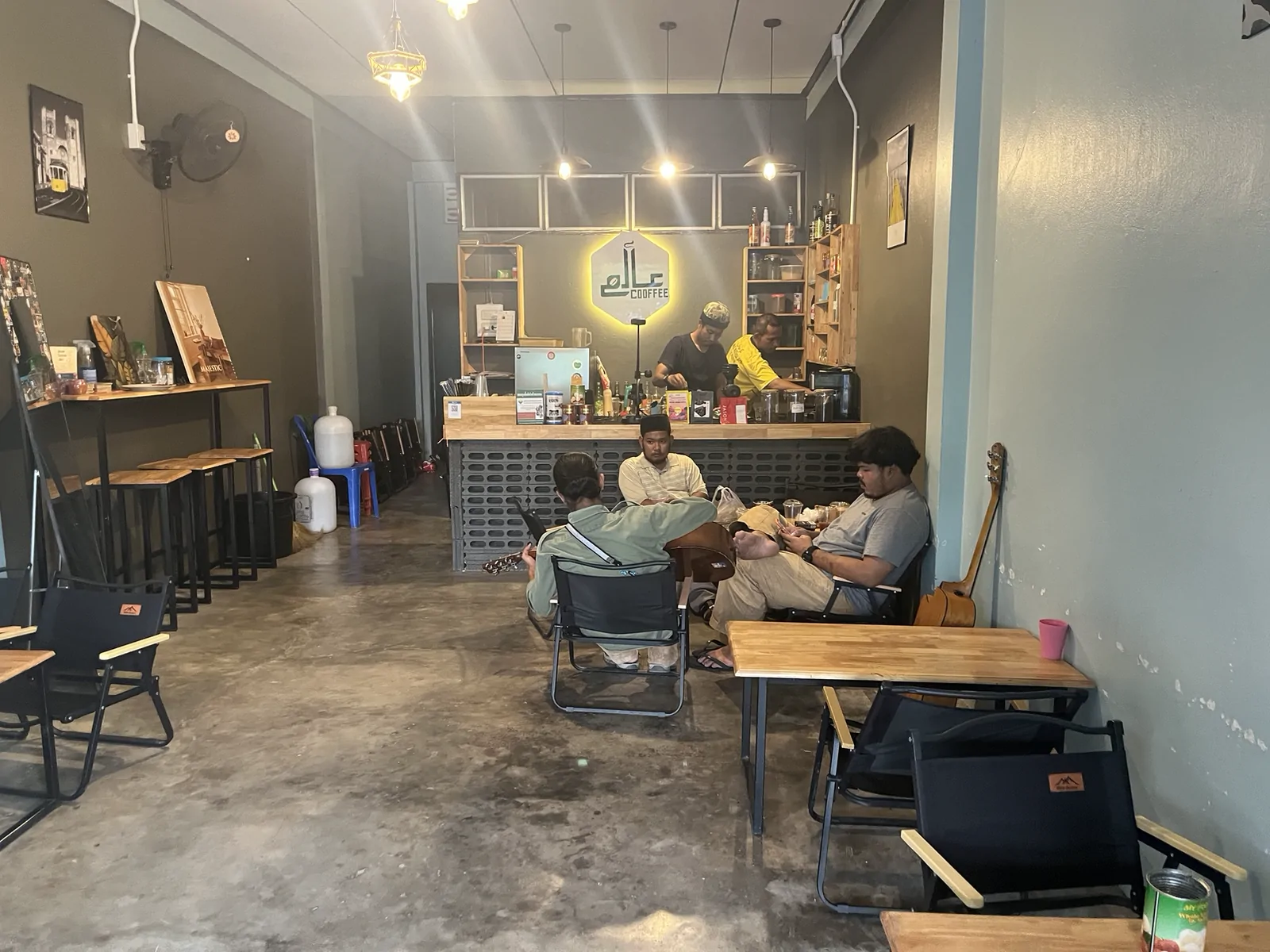 Alam café ยะหา, ยะลา — บรรยากาศร้าน Alam Cafe เป็นยังไง