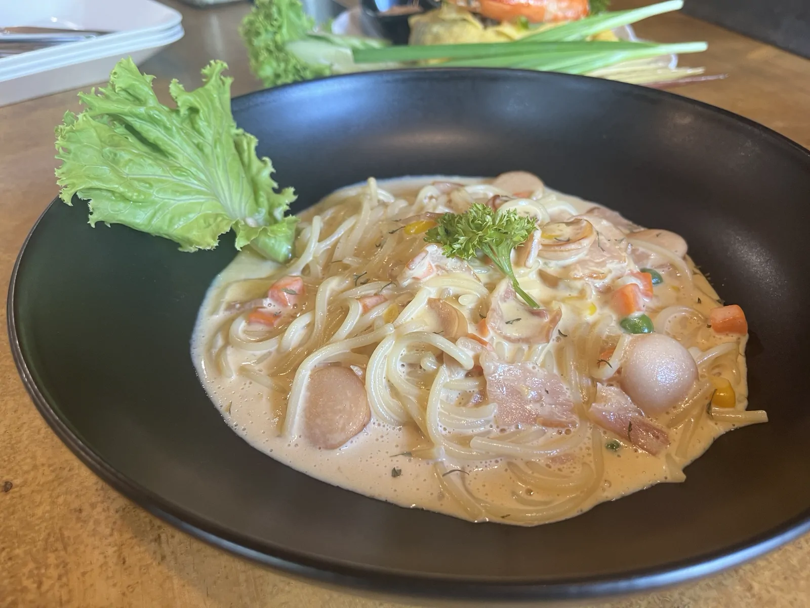 Ayambang Park Yala อะยัมบัง ปาร์ค ยะลา สะเตง อำเภอเมืองยะลา — บรรยากาศร้าน ธีมซุปเปอร์ฮีโร่ มาสคอตอายัมบัง-อายัมเดณะ