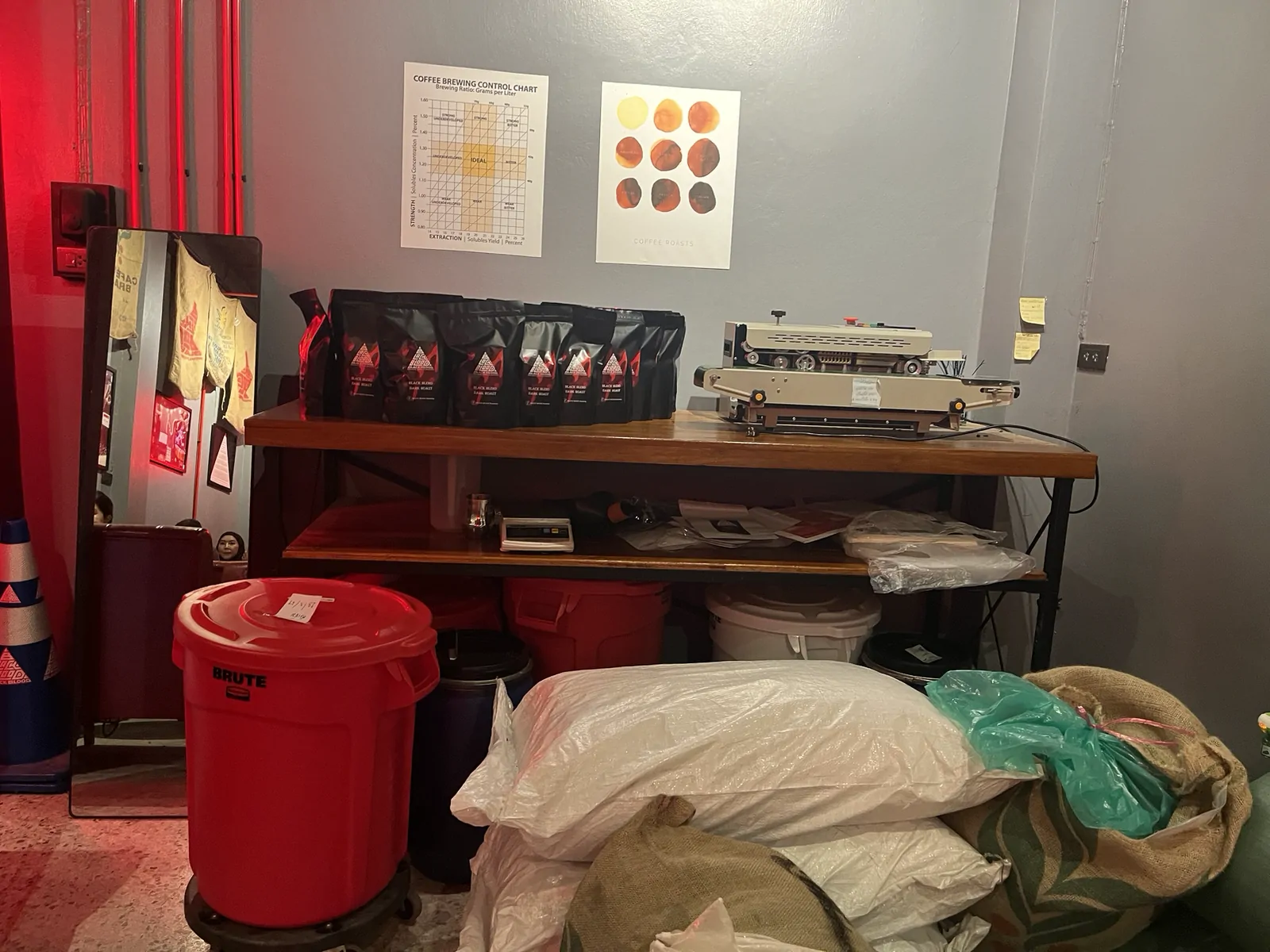 BLACK BLOOD Roastery เมืองยะลา — กาแฟที่ Black Blood Roastery คั่วเองไหม