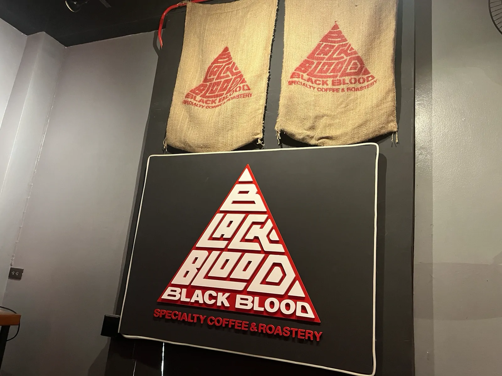 BLACK BLOOD Roastery เมืองยะลา — มุมถ่ายรูปที่ Black Blood Roastery มีเยอะไหม
