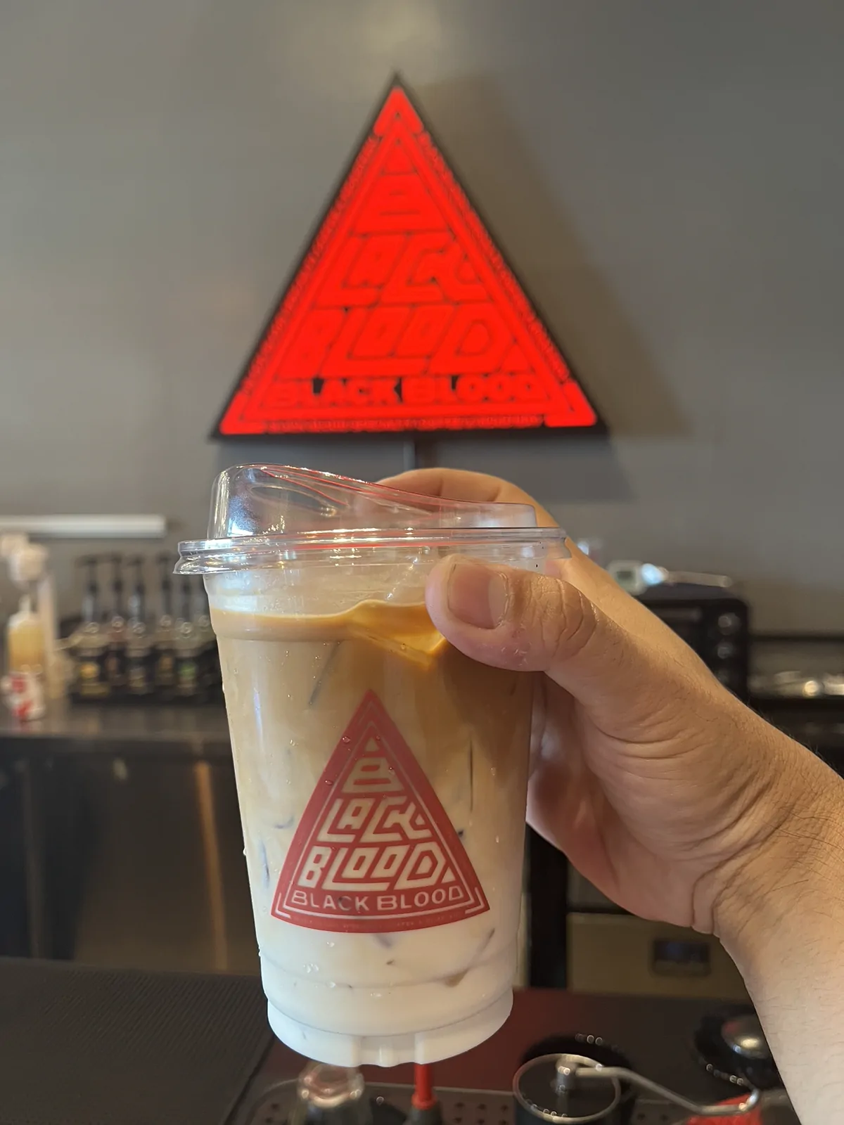 BLACK BLOOD Roastery เมืองยะลา — บรรยากาศร้าน