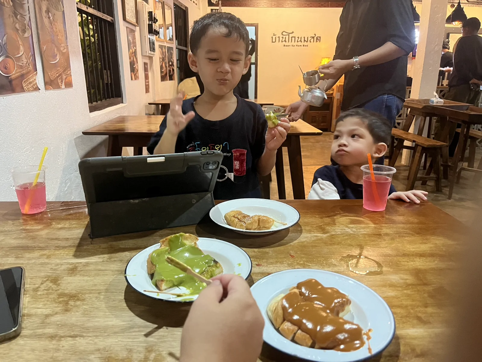 Baan Ko Nom Sod เมืองปัตตานี, ปัตตานี — สรุป ทำไมต้องมาเช็คอินร้านโกนมสด ปัตตานี