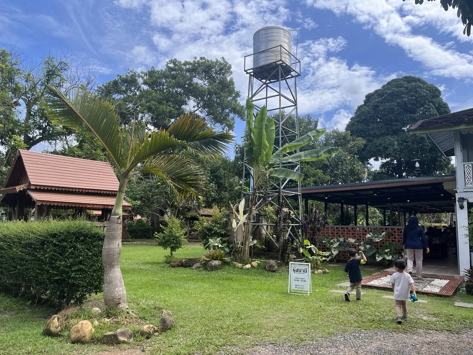 Baan Suan Russnanee Restaurant (Halal Muslim Restaurant) บางกล่ำ สงขลา — บรรยากาศร้านบ้านสวนรุสนานี เป็นยังไง