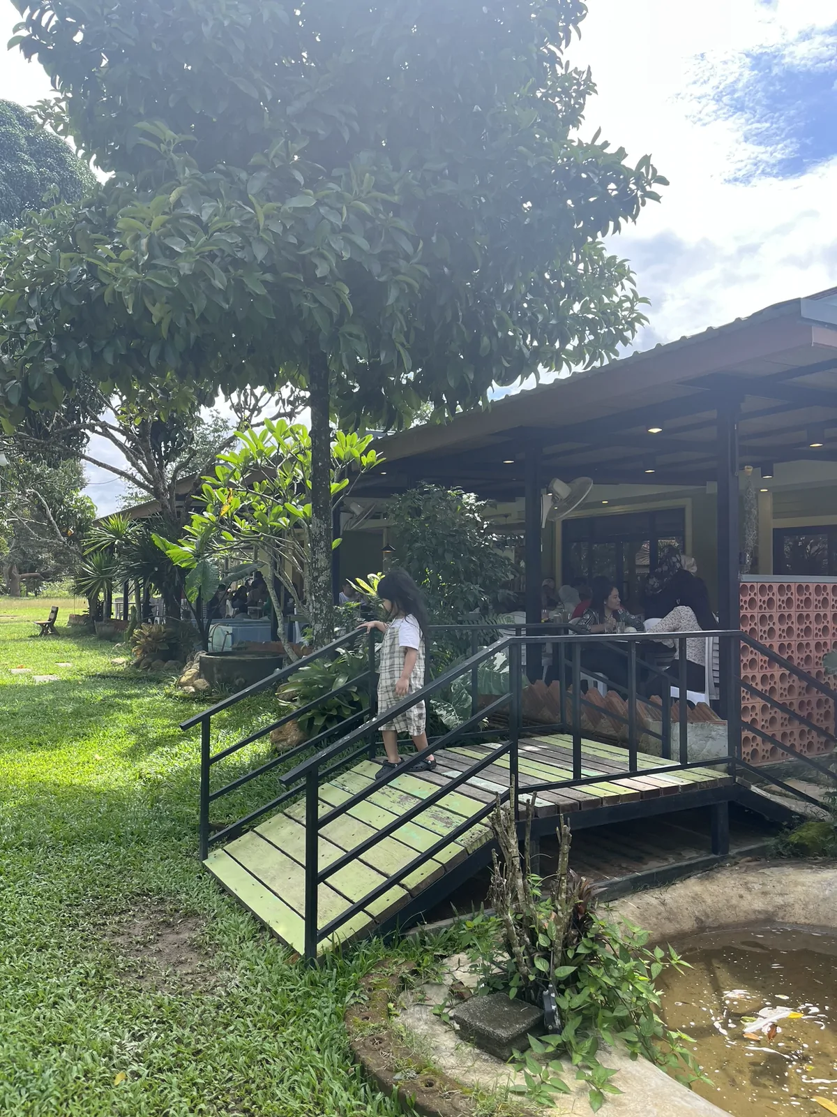 Baan Suan Russnanee Restaurant (Halal Muslim Restaurant) บางกล่ำ สงขลา — บรรยากาศร้าน