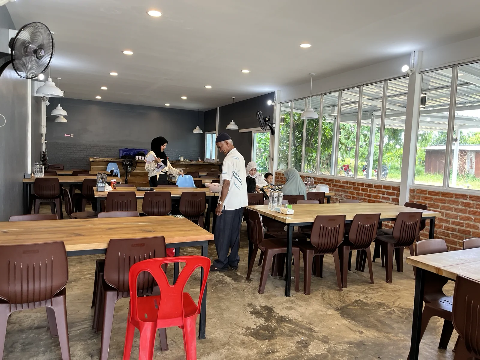 Bang Light Restaurant 2 บางกล่ำ สงขลา — เมนูเด็ด ปูไข่เต็มก้าม ต้องสั่ง