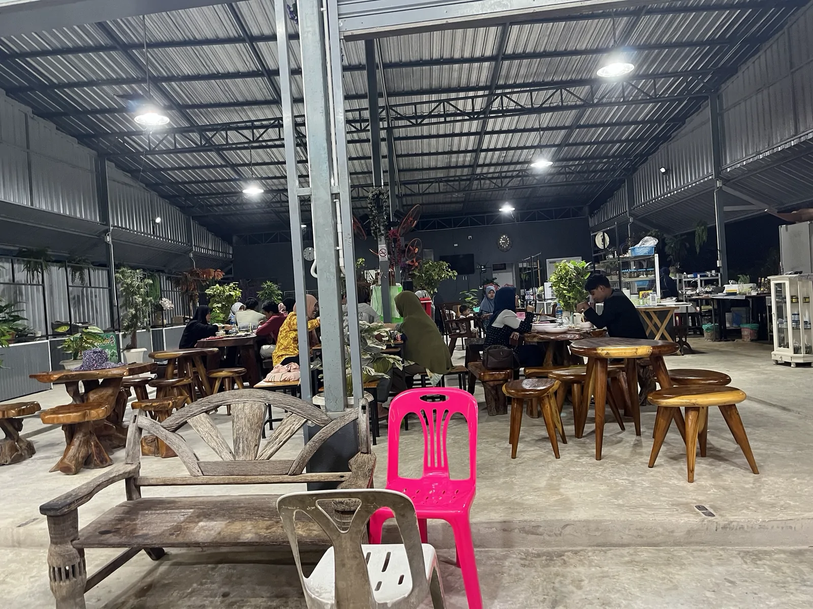 Friend Coffee เพื่อน&กาแฟ S.1 เมืองยะลา, ยะลา — Friend Coffee เพื่อน&กาแฟ อยู่ตรงไหนในยะลา